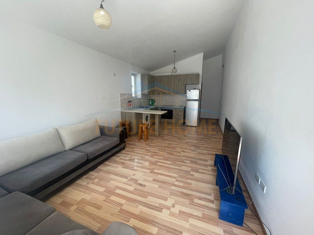 Rent, 3rd Floor of a Private House, Neighborhood 17, Durrës