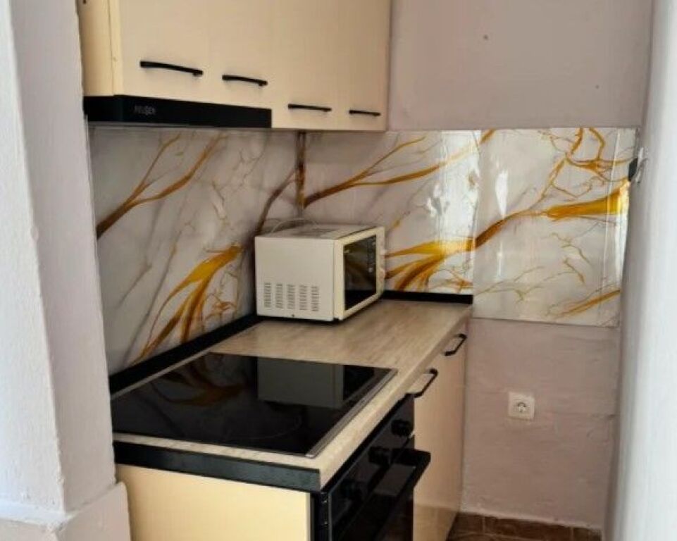 Appartamento 1+1 in affitto situato in Rruga e Dibres, Allias, Ospedale Qsut, Scuola Unita.