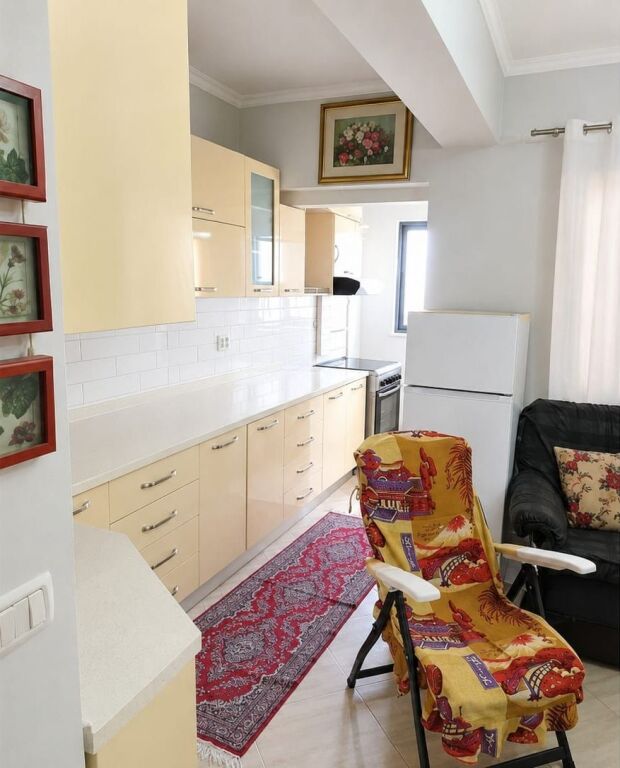 Shitet apartament në qendër të Durrësit