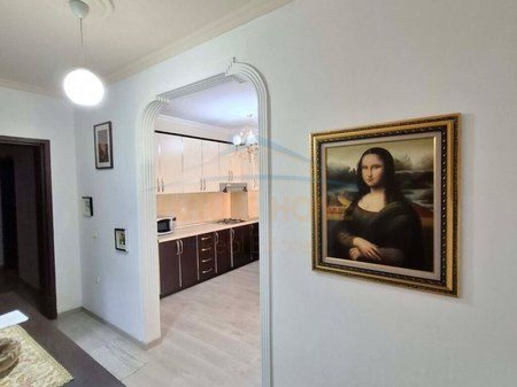 Shitet, Apartament 2+1+2, Unaza e Re
