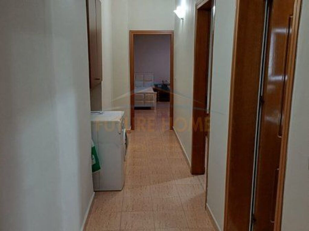 Shitet, Apartament 2+1, Sheshi Wilson, Tiranë