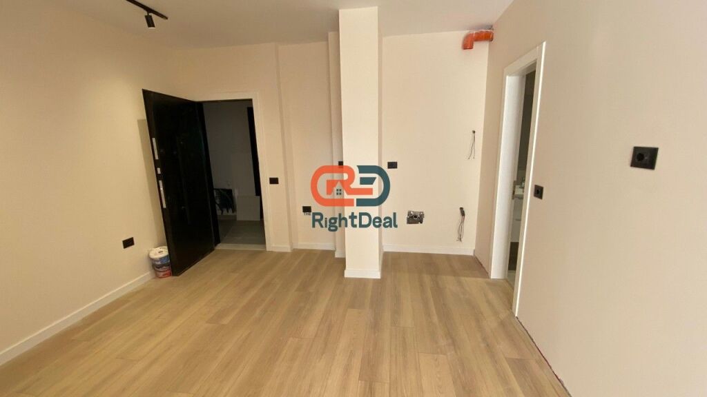 Nel Comune di Parigi Vendesi Appartamento 1+1 con Orientamento Perfetto!!