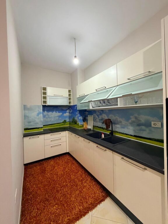 Jepet Apartament 2+1 me qera ne Yzberisht