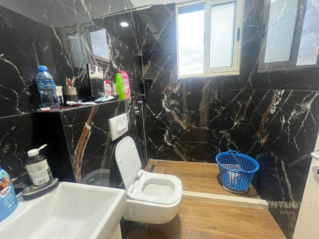 Shitet Apartament 2+1+2+Verande , Kompleksi Tom Doshi!