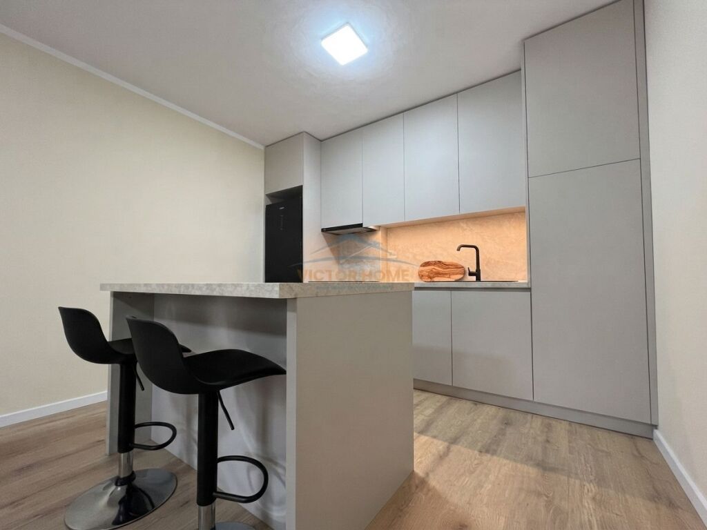 Rent, Apartment 2+1+2 +Storage + Parking Spot, Kombinat, Tirana.