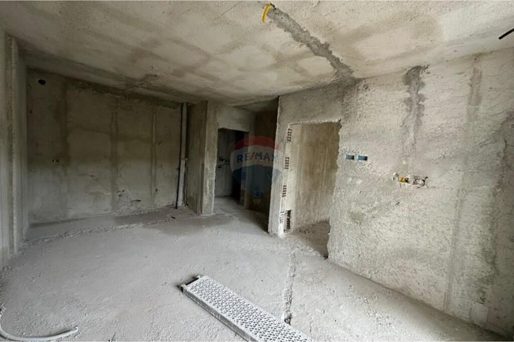 Apartament 1+1 ne shitje tek Mali i Robit