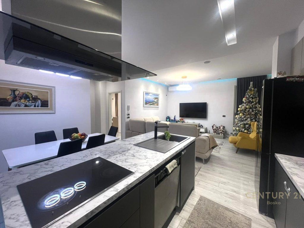 Shitet Apartament 2+1+2+Verande , Kompleksi Tom Doshi!
