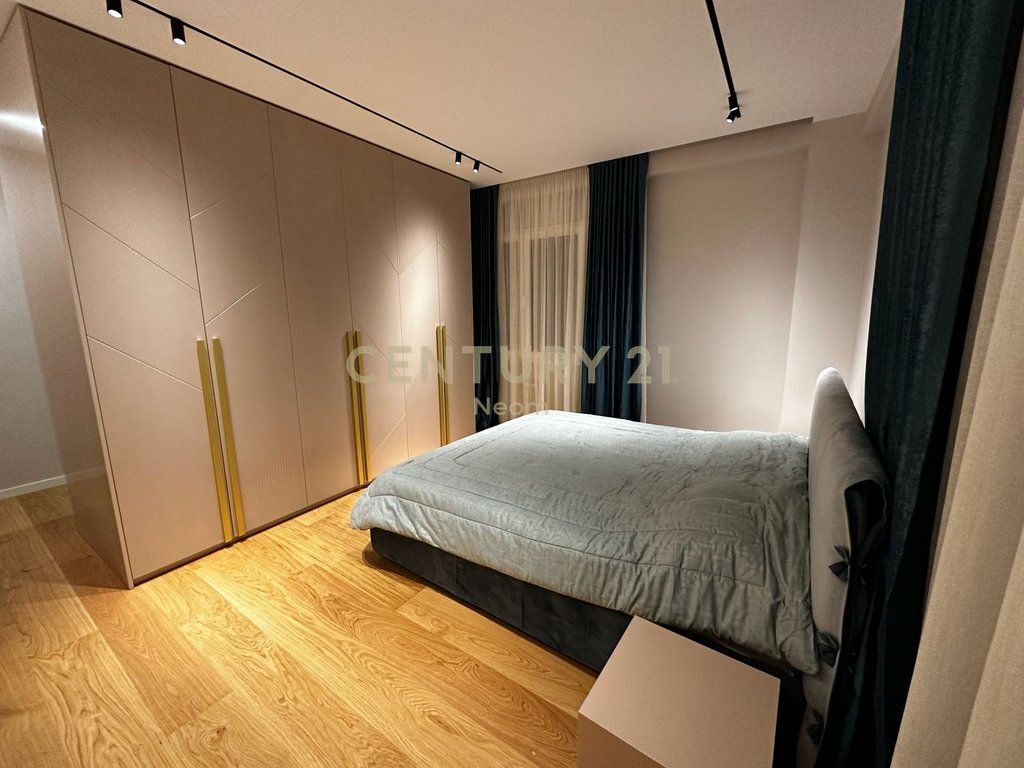 Shitet Apartament 2+1+2+ Post Parkimi në Liqenin e Thatë 355,000 €