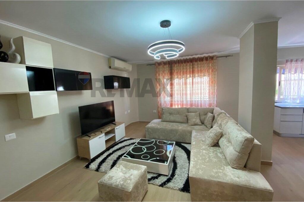 Apartament 2+1 me qera Komuna e Parisit
