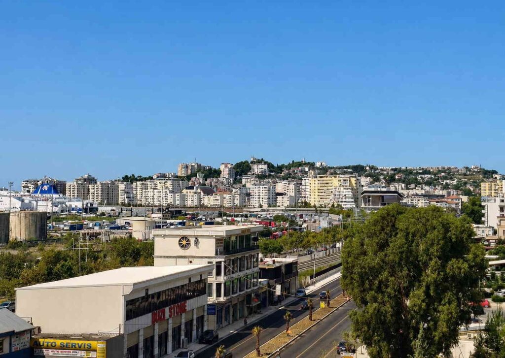 Shitet apartament në Durrës