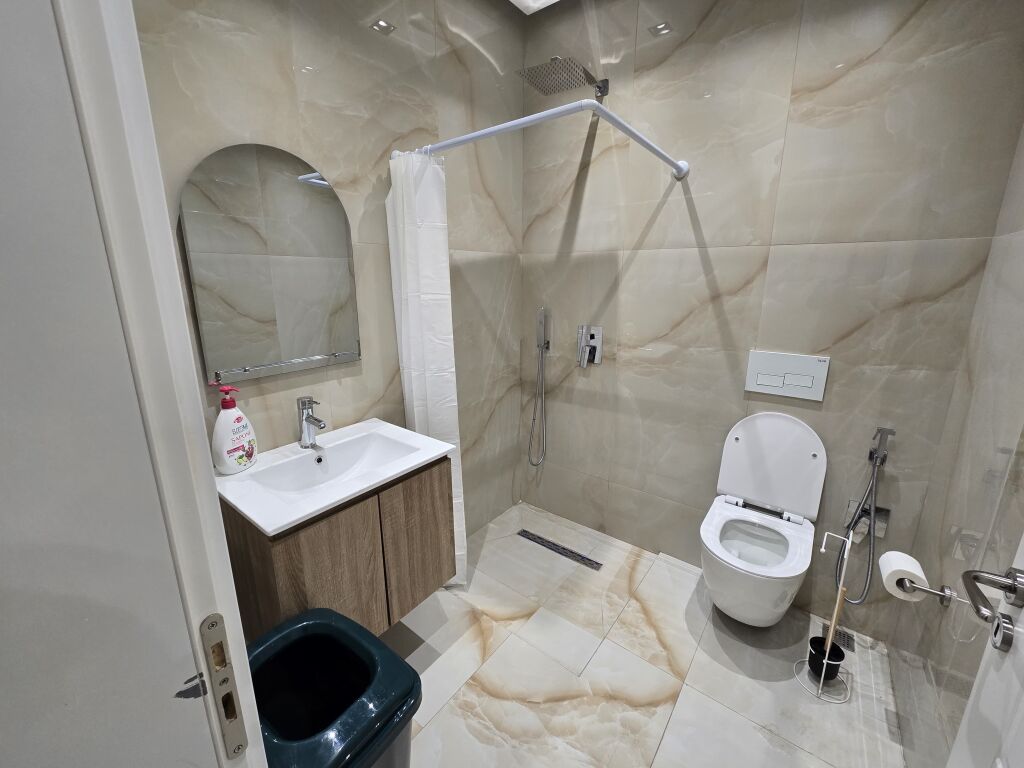Shitet 2+1+2 tek Xhamia e Botanikut/ 199.000€