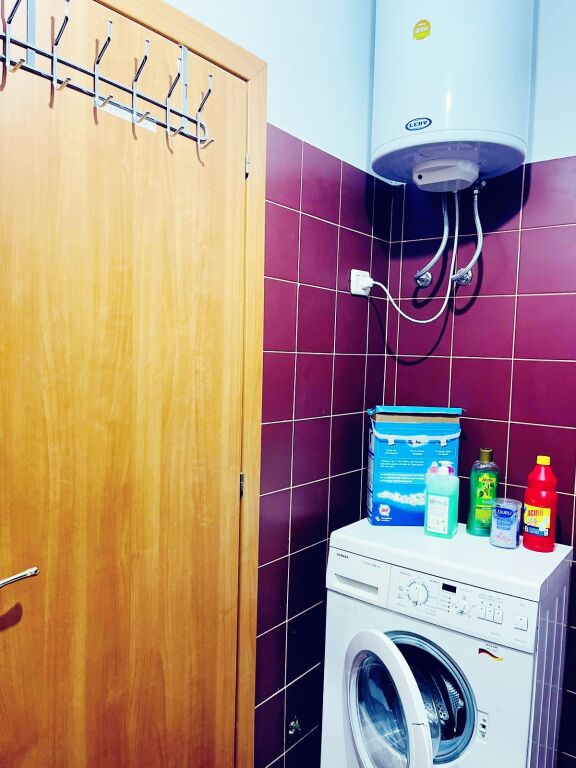 🏡 Shitet Apartament 1+1  📍 Astir, Kompleksi Fratari   🏢 Kati 7  🛗 Me ashensor  🛋 I mobiluar  ◾️ Sipërfaqe bruto: 58.32m² ◾️ Sipërfaqe neto: 53.5m²  🌿 Me ballkon  📃 Me hipotekë - mundësi blerje me kredi   💰 Çmimi: 11,500,000 (i diskutueshëm)