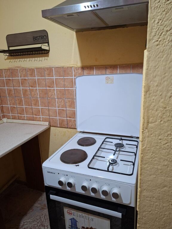 2+1,kat 1 pallat,kristal center komuna,650 euro