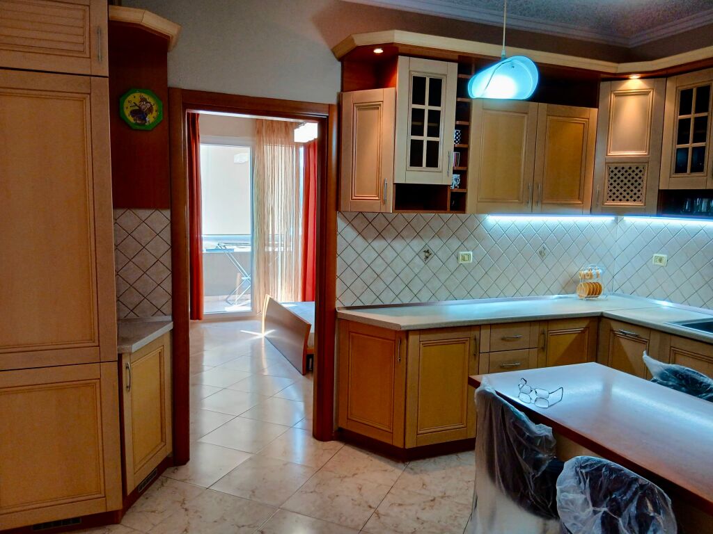 Apartament 2+1 tek Rr Kosovareve