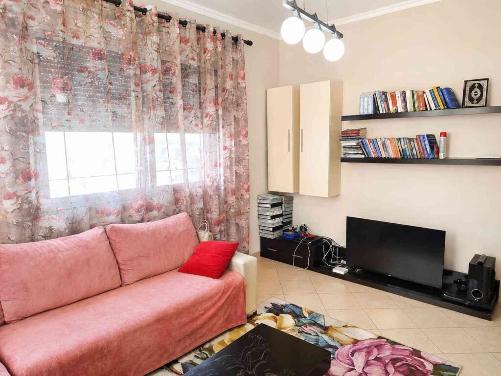 Shitet apartament në Durrës