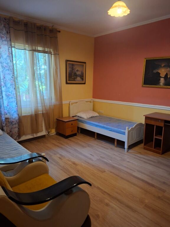 2+1,kat 1 pallat,kristal center komuna,650 euro