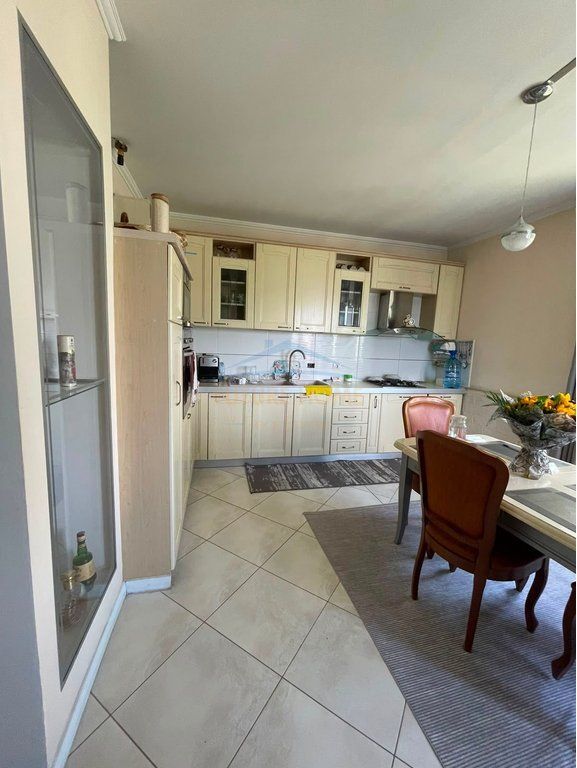 Shitet, Apartament 2+1+2 + Post Parkimi, Liqeni i Thatë, Tiranë.