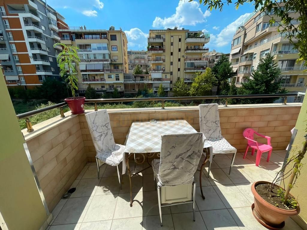 Shitet, Apartament 2+1+2 + Post Parkimi, Liqeni i Thatë, Tiranë.