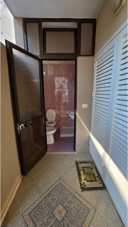 SHITET SHTEPI PRIVATE 1-KATESHE + TRUALL XHAMLLIK 320,000 €
