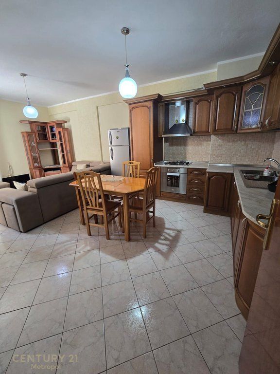 Apartament 2+1+2 për Shitje në Pallat të Ri pranë Maternitetit