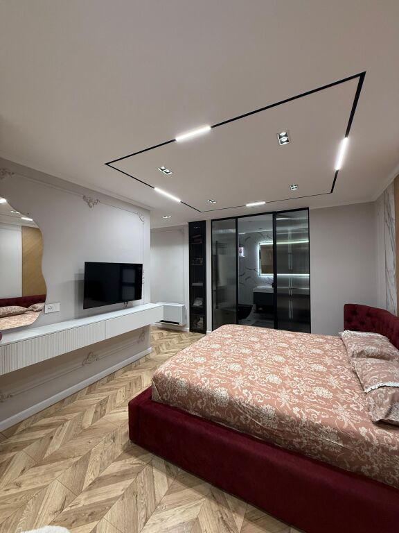 SUPER APARTAMENT PER SHITJE NE RRUGEN E PORTIT !!!!
