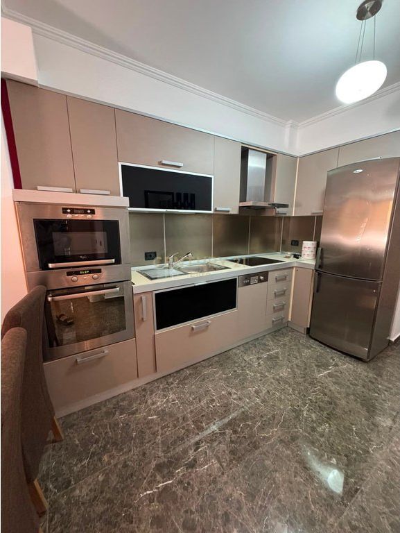 Qira, Apartament 2+1+GARAZHD , Selite