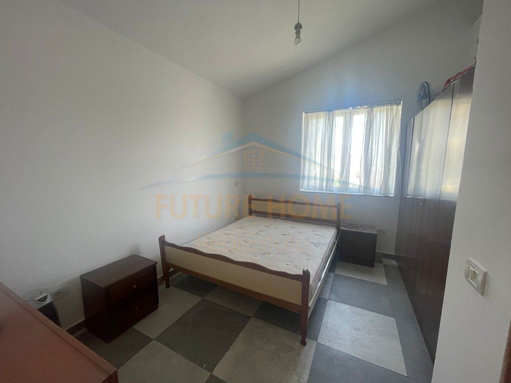 Rent, 3rd Floor of a Private House, Neighborhood 17, Durrës