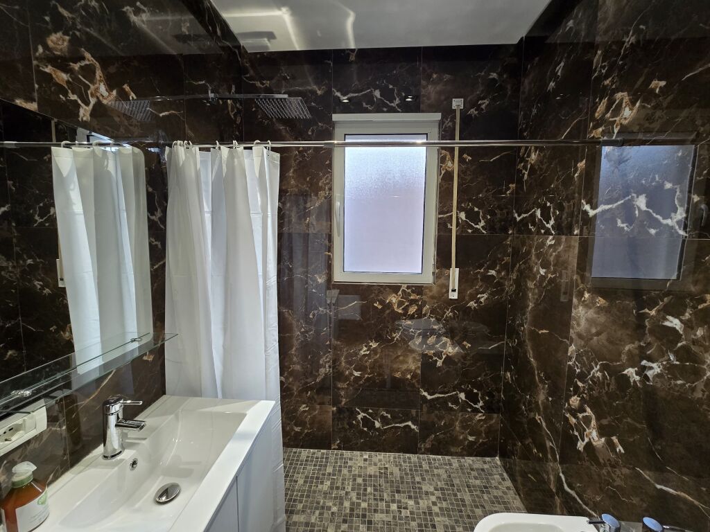 Shitet 2+1+2 tek Xhamia e Botanikut/ 199.000€