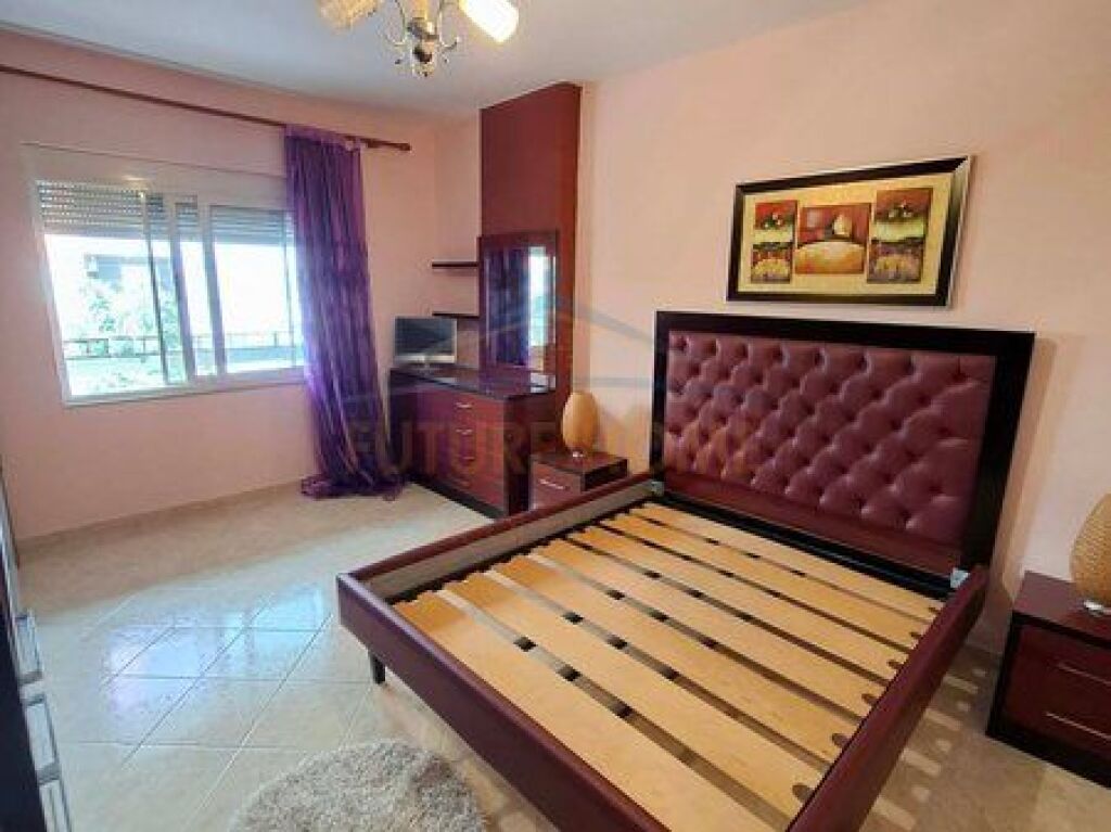 Shitet, Apartament 2+1+2, Unaza e Re