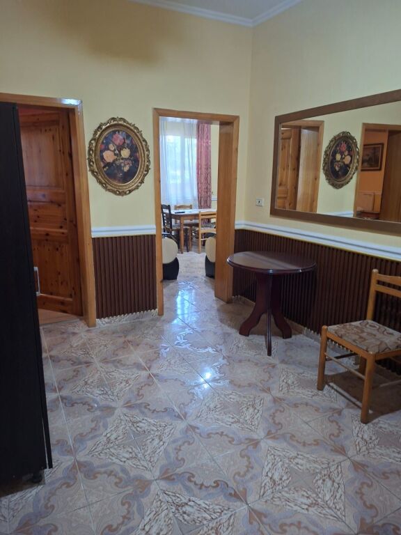 2+1,kat 1 pallat,kristal center komuna,650 euro