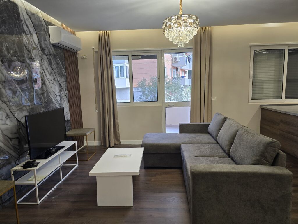 Shitet 2+1+2 tek Xhamia e Botanikut/ 199.000€