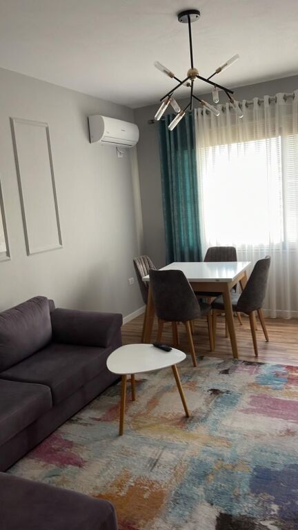 Jepet me qira 2+1+2 Astir Kompleksi Molla 500 mije leke