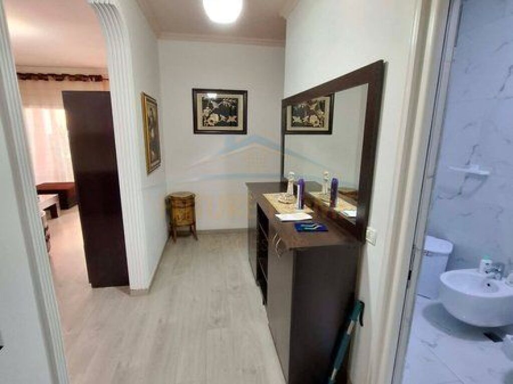 Shitet, Apartament 2+1+2, Unaza e Re