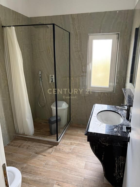RESIDENCA LAKE LAND, APARTAMENT 2+1+POST PARKIMI PER QIRA