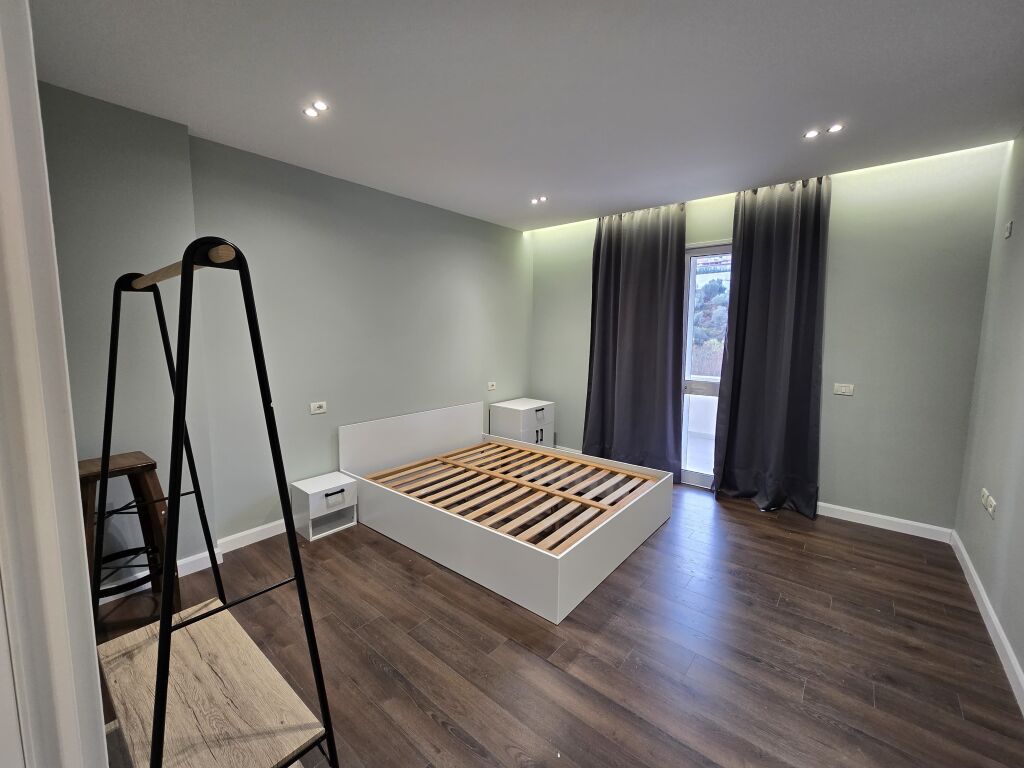 Shitet 2+1+2 tek Xhamia e Botanikut/ 199.000€