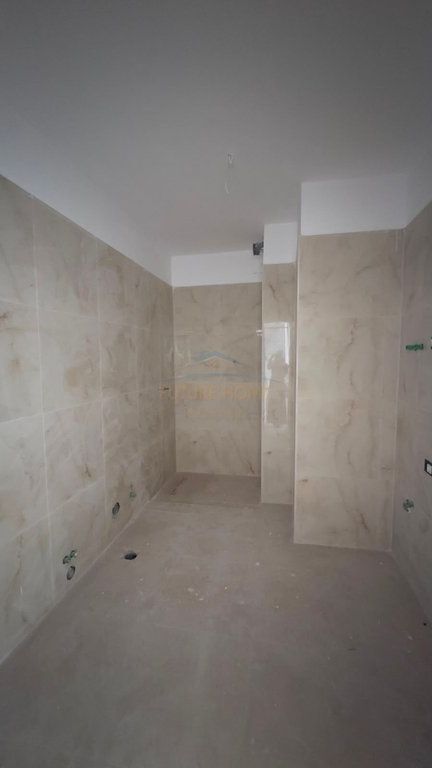 Shitet,Apartament 1+1+ Post Parkimi ,Selvia.