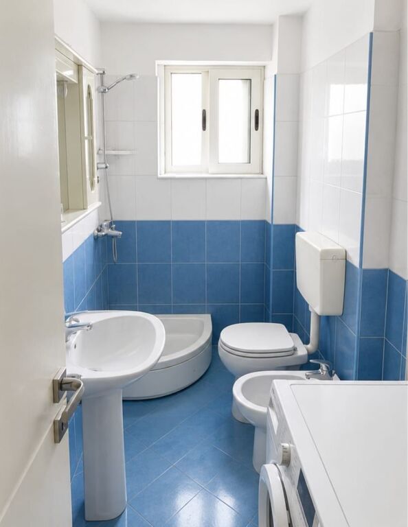 Shitet apartament në qendër të Durrësit