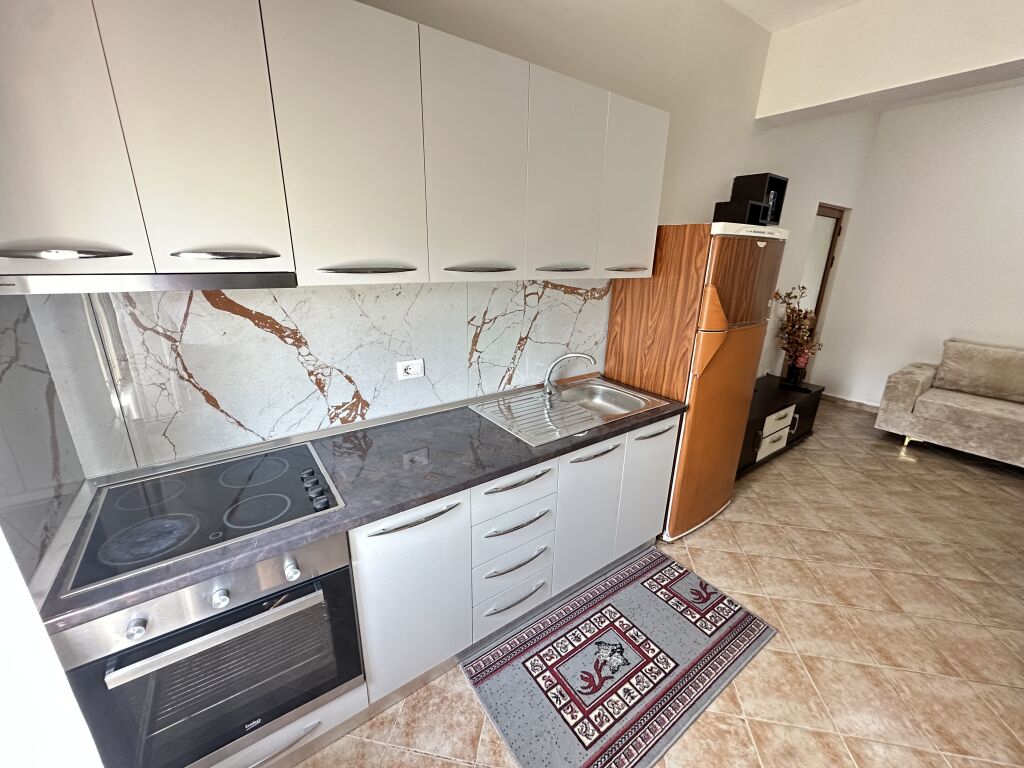 Apartment 37,000 leke 1+1 for rent yzberisht ( misto mame 600 meters from amerikan 3)  