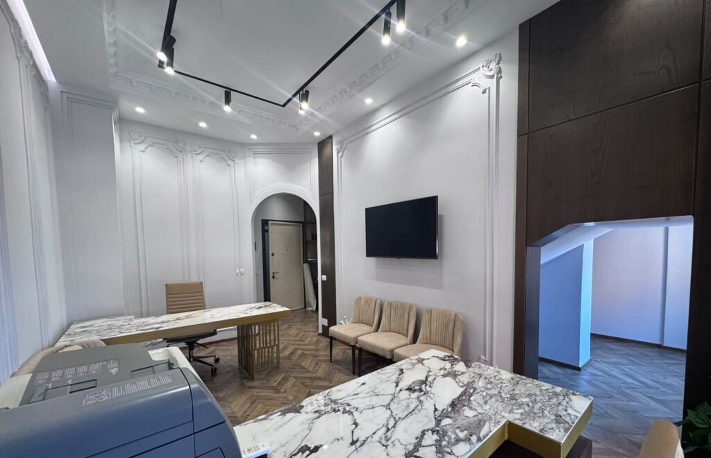 Qera | Ambjent Biznesi | American Hospital 3 | 650 €/muaj