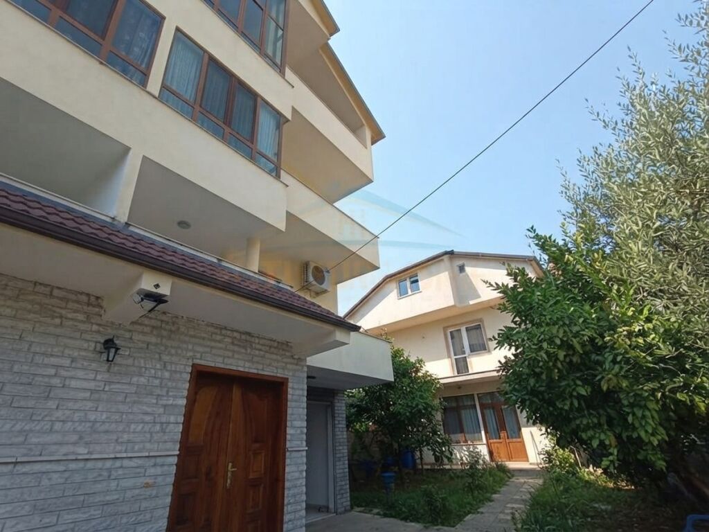 Qira, Vilë 2-katëshe, pranë shkollës "Rreze Drite" Sauk