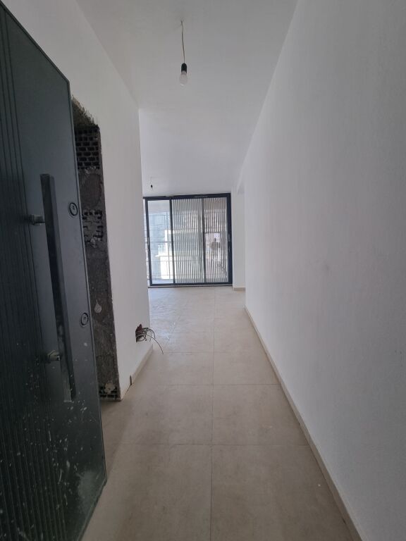 🏡 EXCLUSIVE  APARTMENT FOR SALE 1+1 AT SELVIA, DIBRA STREET  📍 Premium location, at Selvia.  ✅ Typology: 1+1 📐 Net area: 70.55 m² 📐 Gross area: 85 m² 🏢 5th floor, with elevator 🛠️ Finishes within 8 months  💶 Price: 240,000 €  🚗 Garage option on floor -3: 20,000 €
