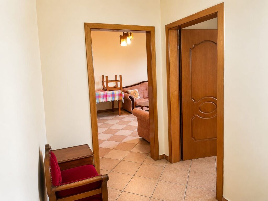 Shitet Apartament 1+1 te Markata Durres