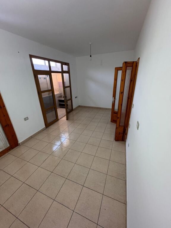 Shitet Apartament 1+1 Vlore 6-kateshi