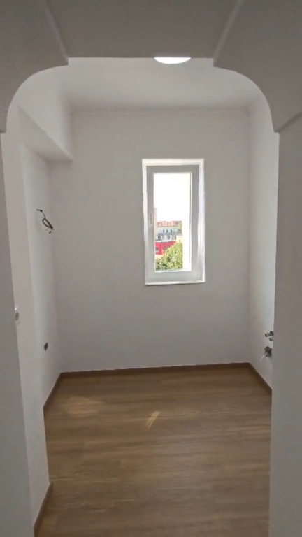 Apartament 1+1 per shitje tek Medreseja !