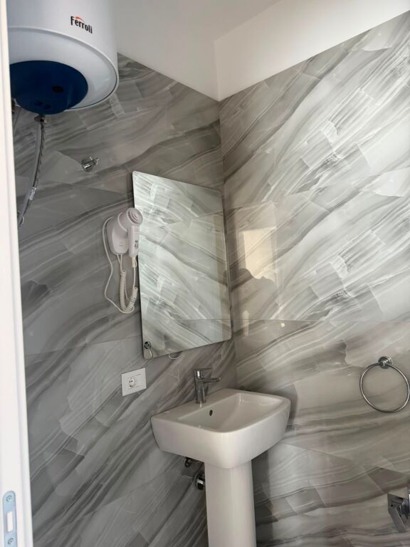APARTAMENT ME QERA 1+1 NE MALIN E ROBIT!!