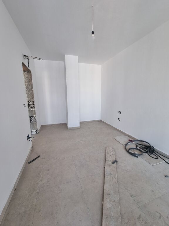 🏡 EXCLUSIVE  APARTMENT FOR SALE 1+1 AT SELVIA, DIBRA STREET  📍 Premium location, at Selvia.  ✅ Typology: 1+1 📐 Net area: 70.55 m² 📐 Gross area: 85 m² 🏢 5th floor, with elevator 🛠️ Finishes within 8 months  💶 Price: 240,000 €  🚗 Garage option on floor -3: 20,000 €