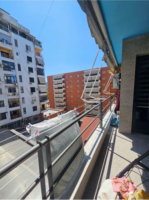 1+1, at the Delijorgji complex, Kavaja street, 183,000 euros