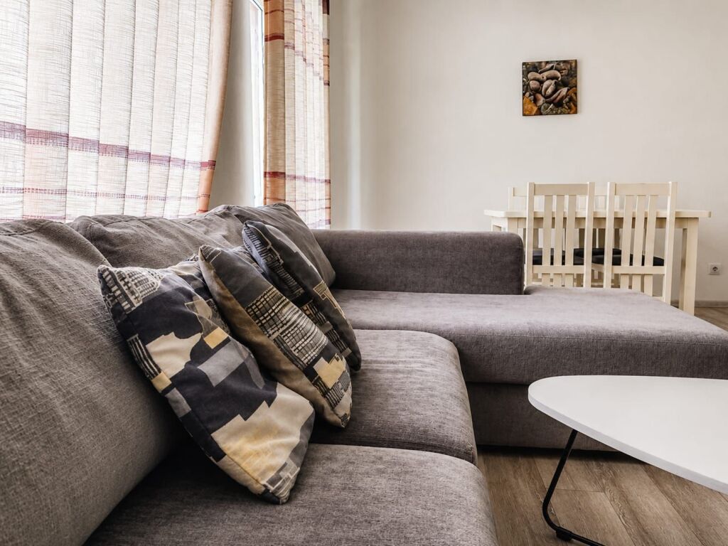 Jepet me qira apartament 2+1+2 pranë Kopshtit Botanik, në krah të Kompleksit Mateo