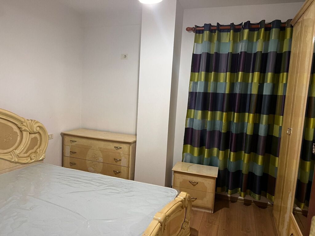 🏡 Appartamento 1+1+Parcheggio in affitto 📍Palazzo con frecce, vicino alla stazione di servizio Kastrati     🚗 Parcheggio incluso  💰Prezzo: 60.000 Lek/mese   