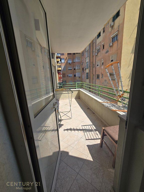 Apartament 2+1+2 për Shitje në Pallat të Ri pranë Maternitetit